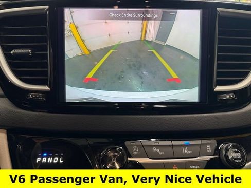 Used 2024 Chrysler Pacifica Touring-L image 17