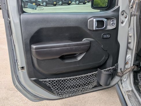 Used 2021 Jeep Gladiator Rubicon AWD/4WD image 11