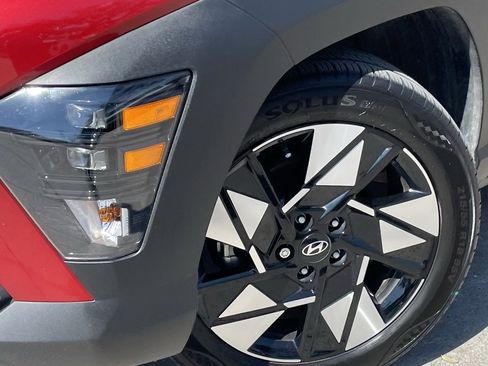 Used 2025 Hyundai Kona SEL image 8