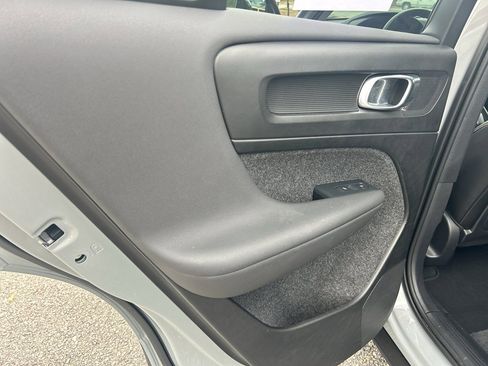 Used 2024 Volvo XC40 B5 Core image 27