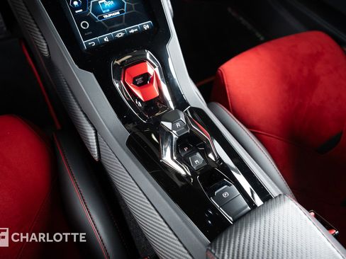 Used 2020 Lamborghini Huracan EVO image 28