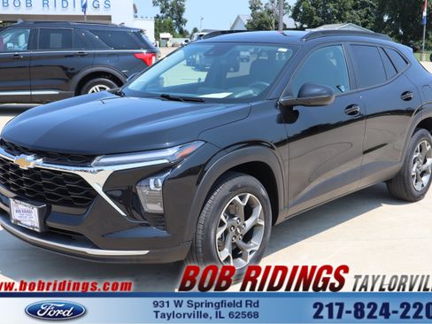 Used 2024 Chevrolet Trax LT w/ Driver Confidence Package FWD image 1