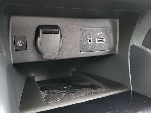 Certified 2025 Nissan Versa SV FWD image 28