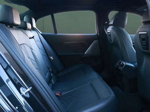 Used 2025 BMW 530i RWD image 25