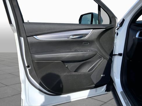 Certified 2024 Cadillac XT6 Luxury FWD image 22
