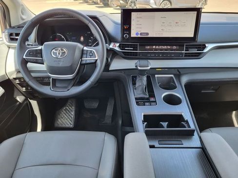 Used 2025 Toyota Sienna XLE w/ XLE Plus Package image 25