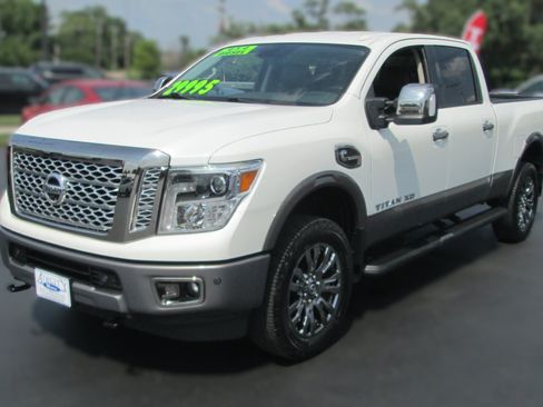 Used 2019 Nissan Titan Platinum Reserve w/ Platinum Utility Package AWD/4WD image 2