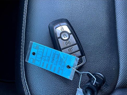 Used 2023 Ford Explorer Limited image 11