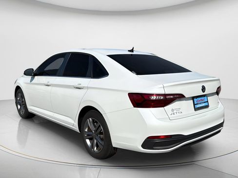 Certified 2024 Volkswagen Jetta SE w/ Panoramic Sunroof Package FWD image 9