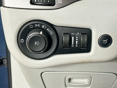 Used 2020 Jeep Cherokee Limited AWD/4WD image 11