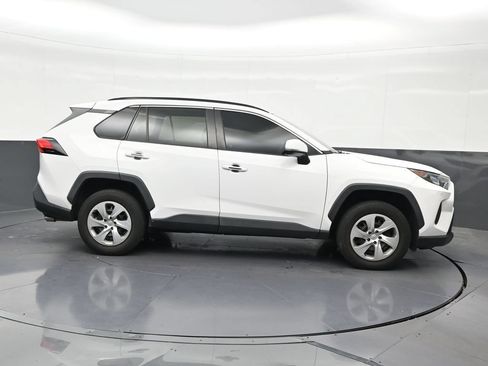 Used 2020 Toyota RAV4 LE FWD image 7