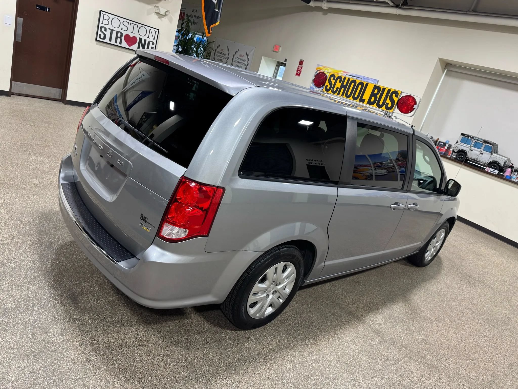 Used 2018 Dodge Grand Caravan SE FWD image 15