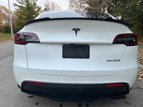 Used 2021 Tesla Model Y Performance image 5