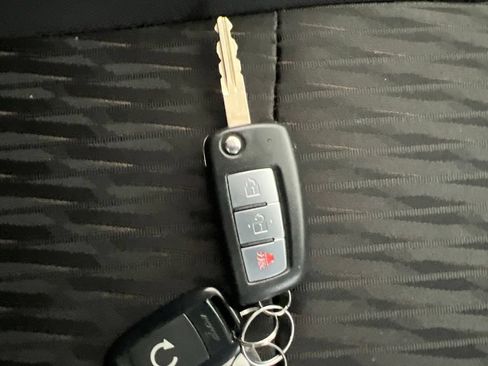 Used 2018 Nissan Rogue S AWD/4WD image 26