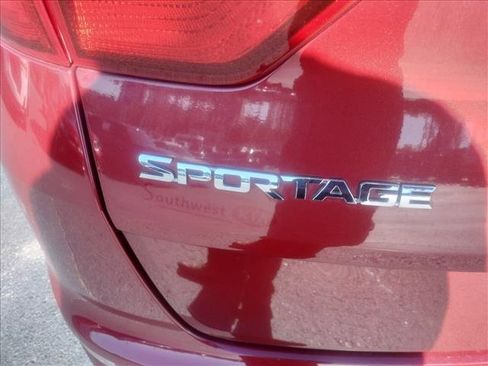 Used 2019 Kia Sportage LX image 9
