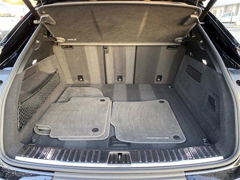 Used 2022 Porsche Cayenne Platinum Edition image 5