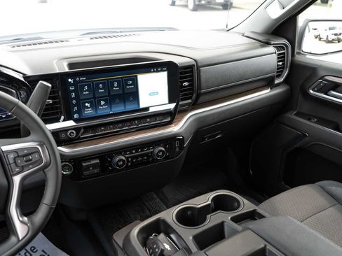 Used 2025 Chevrolet Silverado 1500 LT RWD image 17