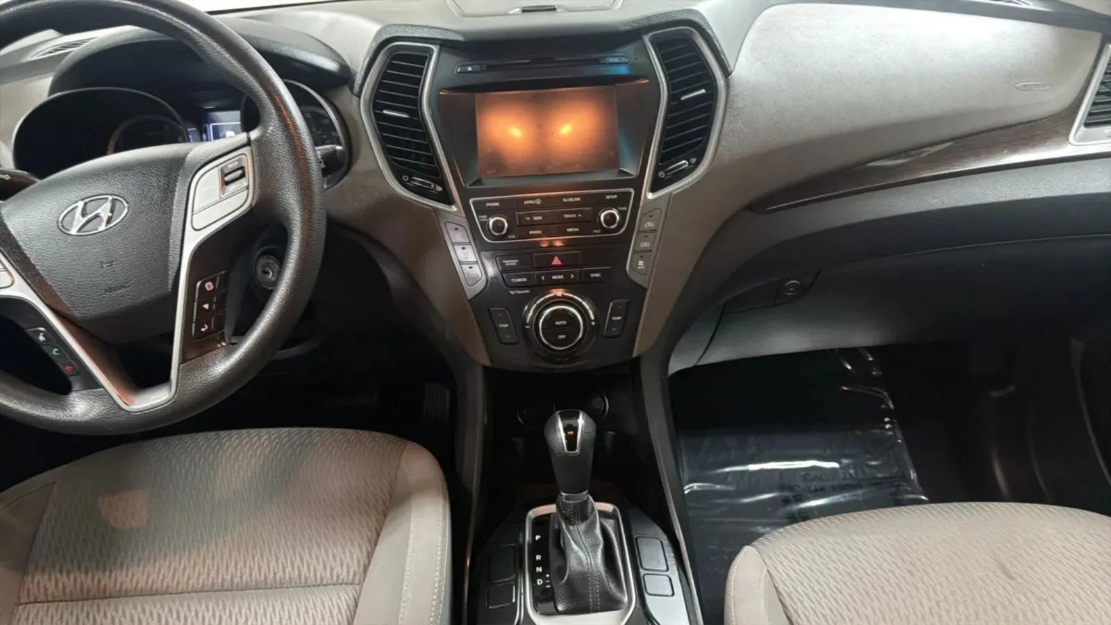 Used 2017 Hyundai Santa Fe SE FWD image 15