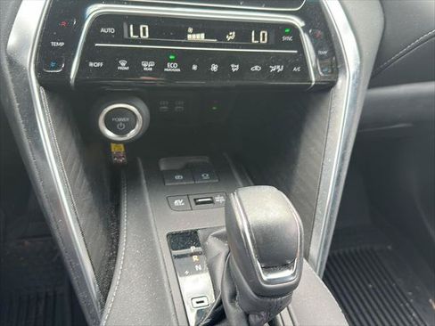 Certified 2024 Toyota Venza XLE AWD/4WD image 20