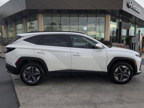 Certified 2025 Hyundai Tucson SEL image 2