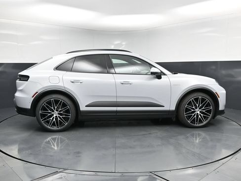 New 2026 Porsche Macan 4 Electric AWD/4WD image 10