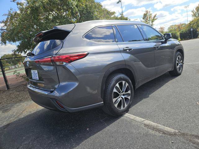 Used 2020 Toyota Highlander XLE FWD image 5