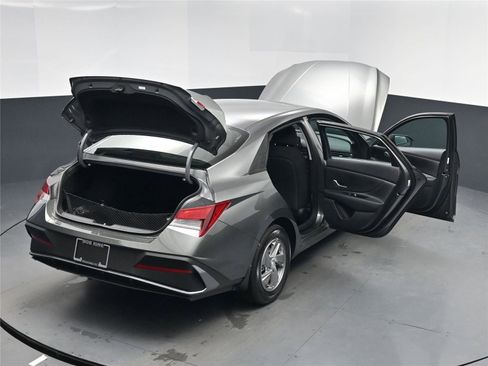 New 2026 Hyundai Elantra SE image 26