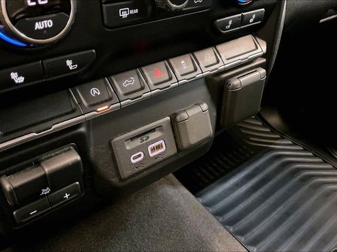 Used 2020 Chevrolet Silverado 1500 LT w/ All-Star Edition AWD/4WD image 18