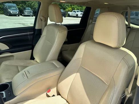 Used 2016 Toyota Highlander Limited AWD/4WD image 4