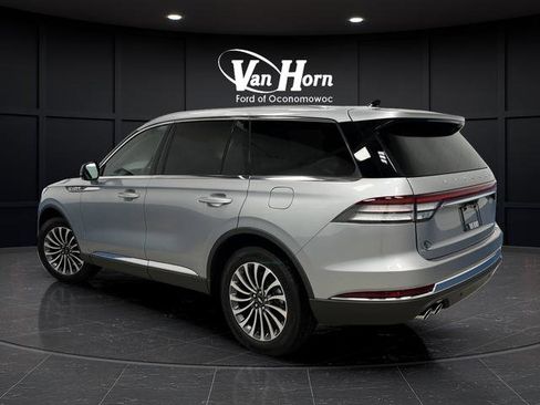 Used 2023 Lincoln Aviator AWD w/ Premium Package image 3