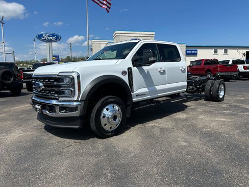 New 2026 Ford F550 4x4 Crew Cab image 2