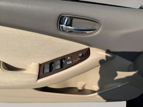 Used 2010 Nissan Altima Hybrid Sedan w/ Convenience Pkg FWD image 12