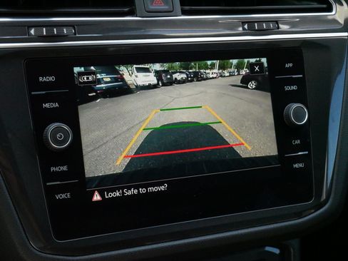 Certified 2023 Volkswagen Tiguan SE w/ Panoramic Sunroof Package AWD/4WD image 29