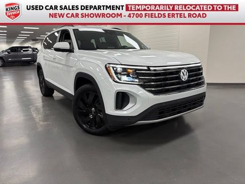 Used 2025 Volkswagen Atlas SE AWD/4WD image 1