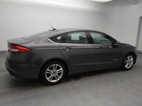 Used 2018 Ford Fusion SE image 10