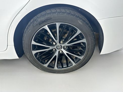Used 2020 Toyota Camry SE FWD image 11