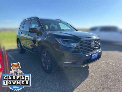 Used 2024 Honda Passport TrailSport image 2