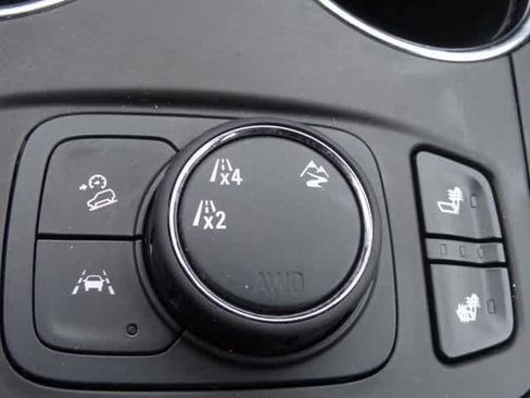 Used 2024 GMC Terrain SLT image 18