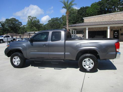 Used 2017 Toyota Tacoma SR5 AWD/4WD image 18