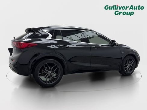 Used 2017 INFINITI QX30 Premium w/ Navigation Package FWD image 9