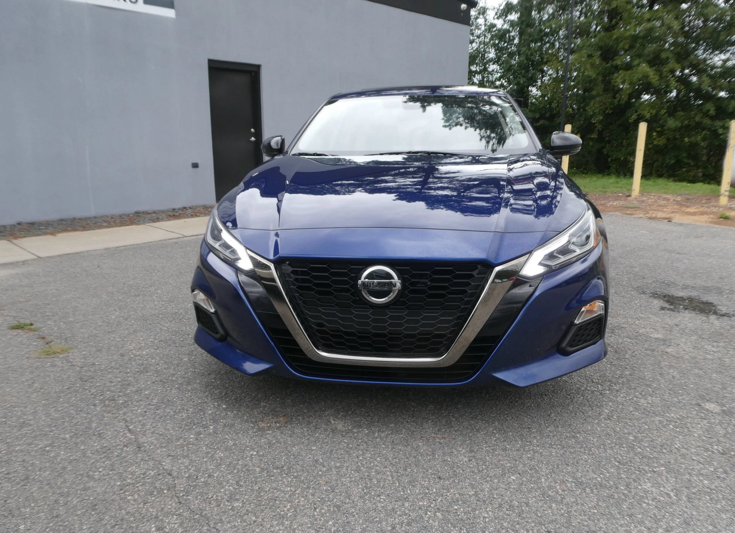 Used 2021 Nissan Altima 2.5 SR w/ SR Premium Package FWD image 2