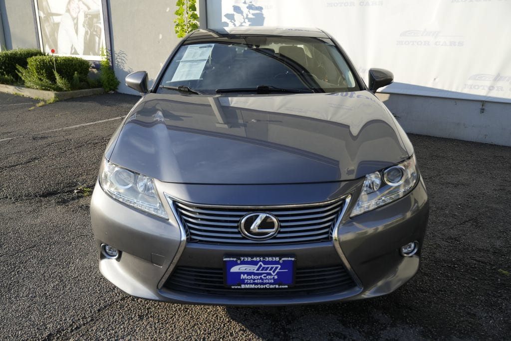 Used 2015 Lexus ES 350 w/ Ultra Luxury Package FWD image 5