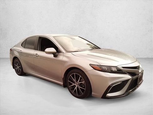 Used 2023 Toyota Camry SE w/ Convenience Package FWD image 3