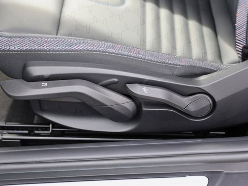 Used 2025 MINI Cooper 2-Door Hardtop image 14