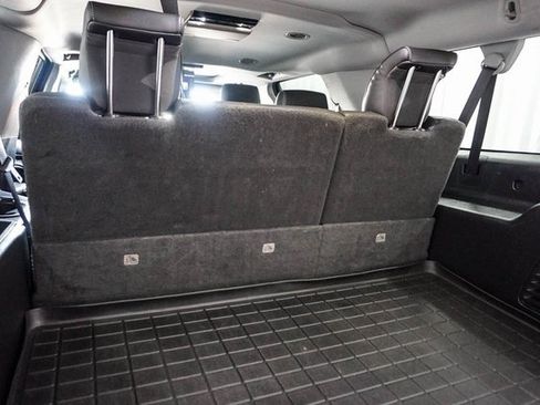 Used 2018 Chevrolet Suburban Premier image 22