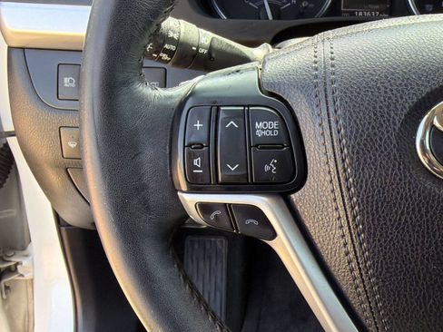 Used 2018 Toyota Highlander Limited Platinum FWD image 14
