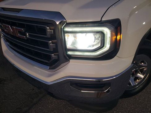 Used 2017 GMC Sierra 1500 Base image 16