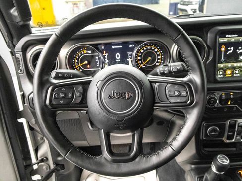 Used 2022 Jeep Wrangler Unlimited Sport image 23