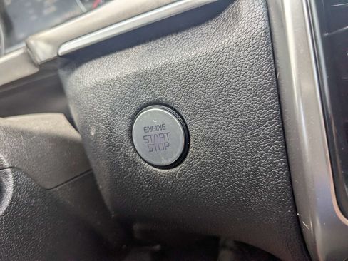 Used 2022 Kia Sorento S w/ Panoramic Sunroof Package FWD image 35