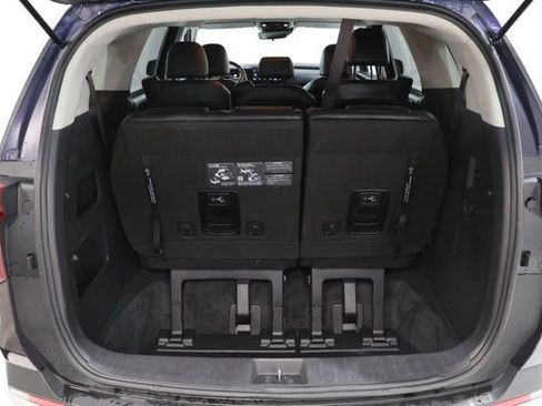 Used 2025 Kia Carnival FWD image 34